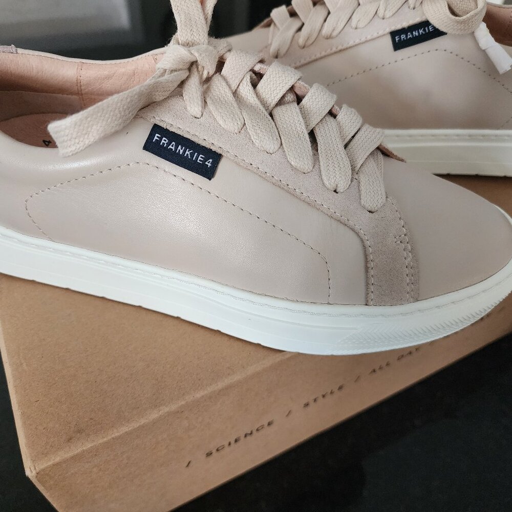 Frankie4, MIM III Almond Milk/Sueade, Size 6